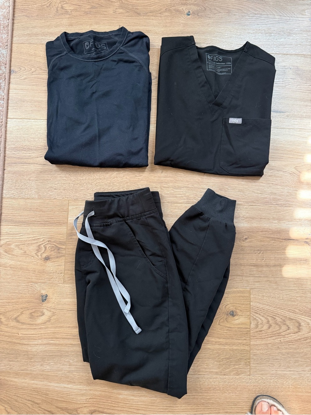 Figs Black Scrub Catarina Top & Zamora Jogger Set